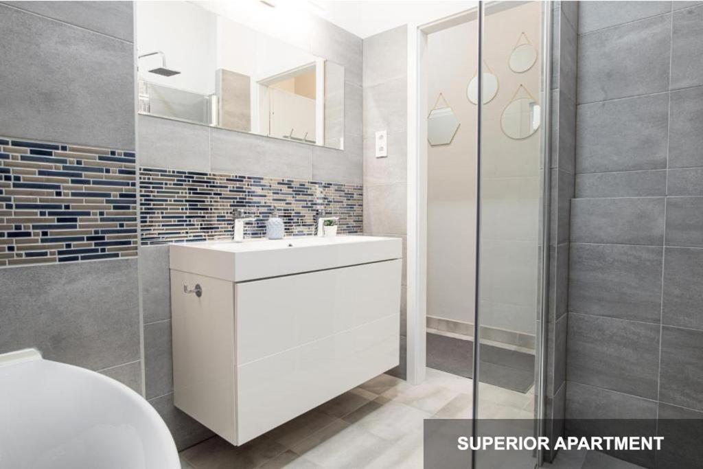 Bpr Agathe Elegant Suite With Parliament View Budapest Luaran gambar
